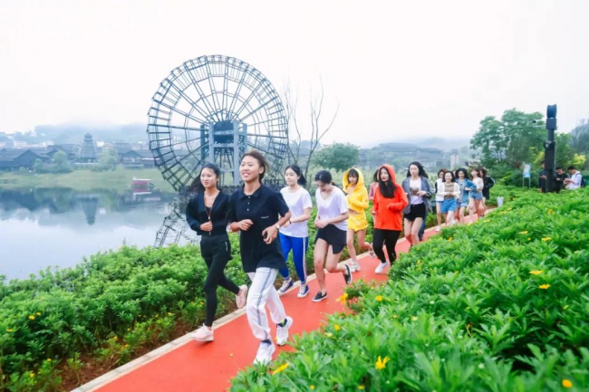 跑步也能很快乐？不妨来丹寨马拉松看看！